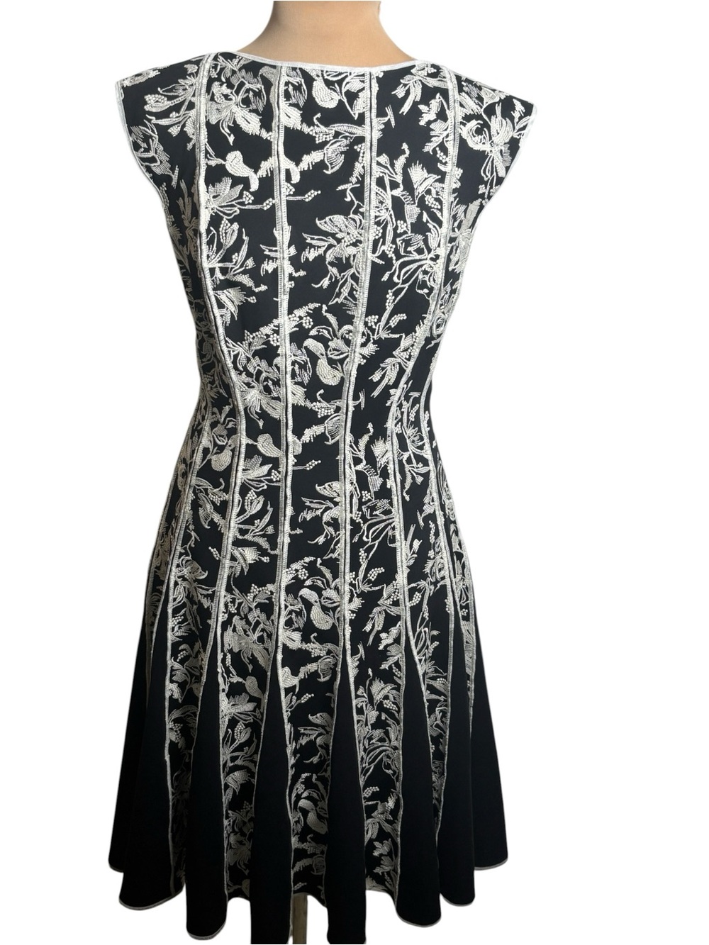 Tadashi Shoji Black White Embroidered Fit & Flare Cocktail Dress Size L